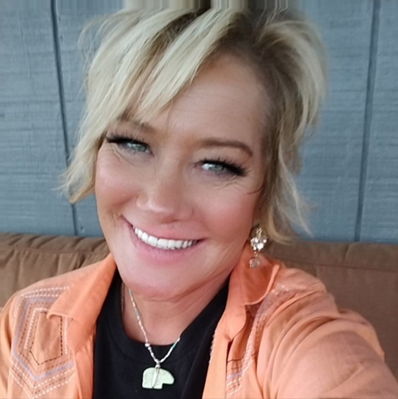 Meet your Posher, Dana - Picture 2 of 5